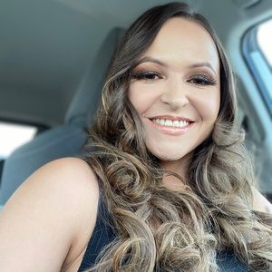 Meet your Posher, Yamira